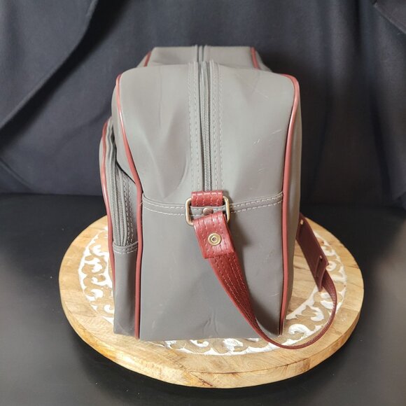 Vintage Holiday Travel Bag Gray & Red Faux Leather Adjustable Strap - Picture 10 of 16